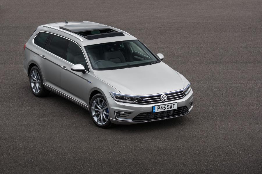 Volkswagen Passat Estate GTE 2016 года  (UK) (фото 24 из 30)